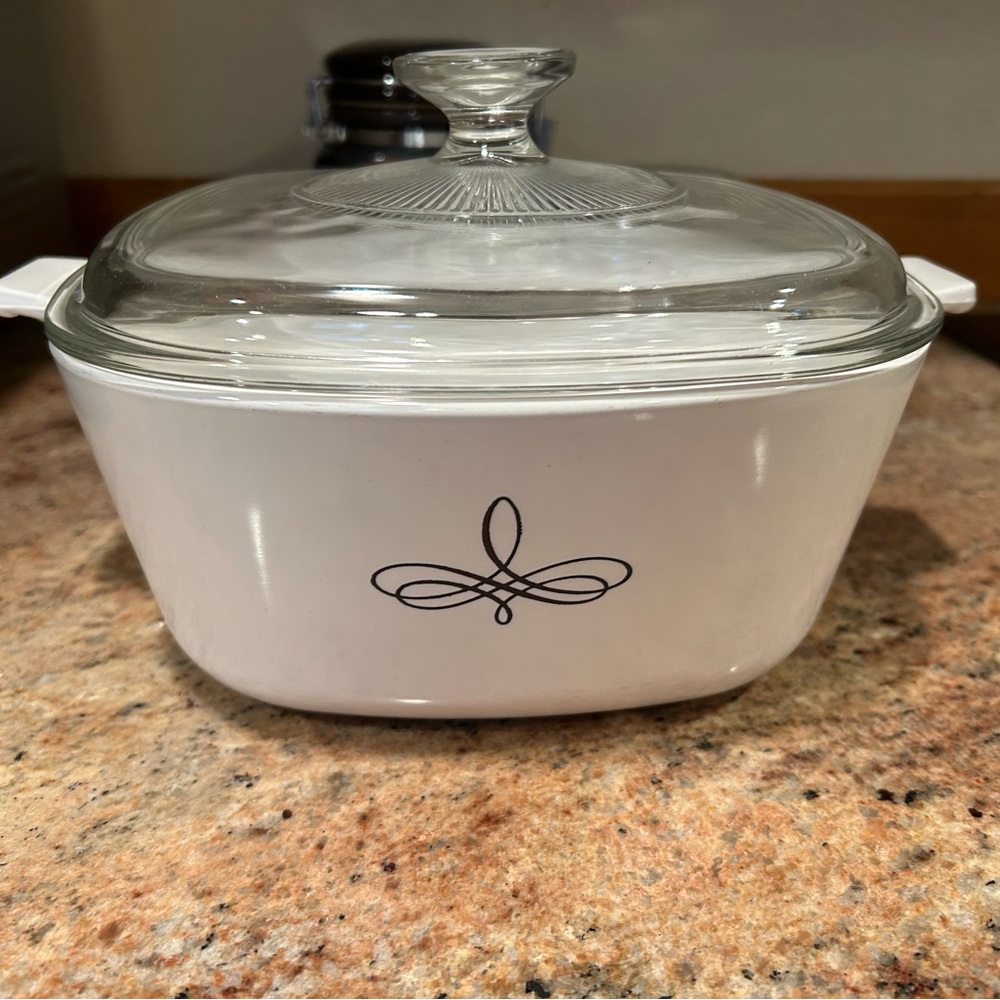 Corningware “Trefoil” Pattern 2.5 qt Covered Casserole & Original Pyrex lid.